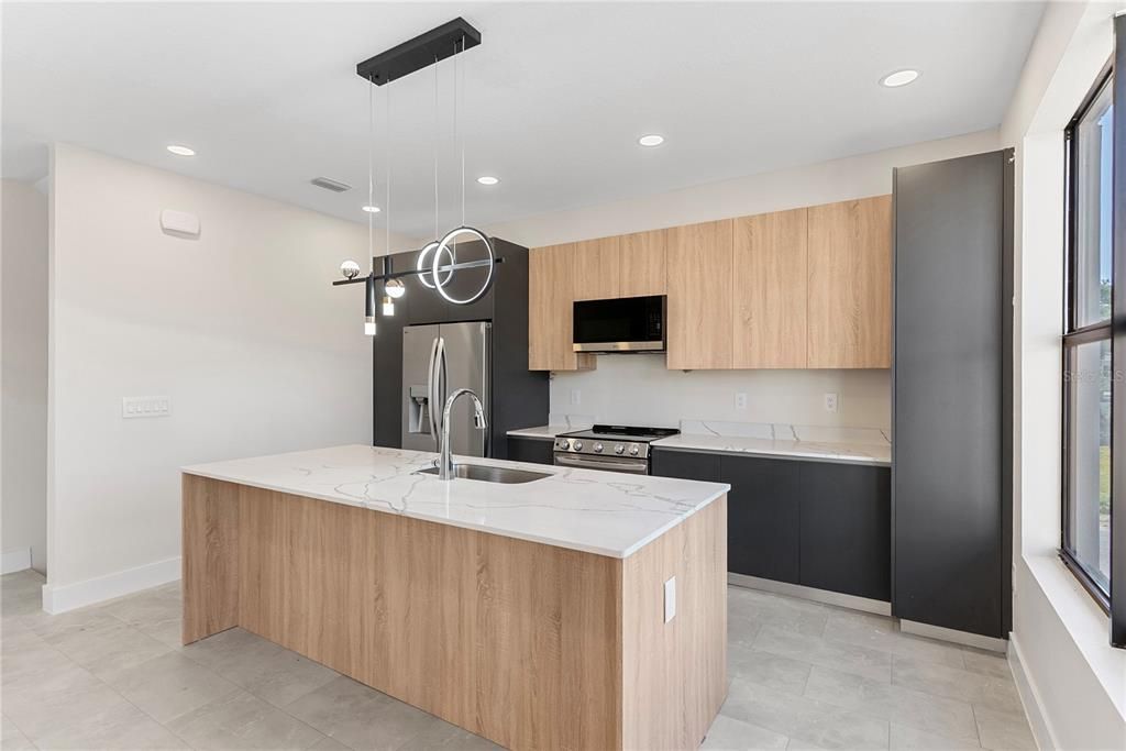 For Sale: $710,000 (3 beds, 3 baths, 2650 Square Feet)