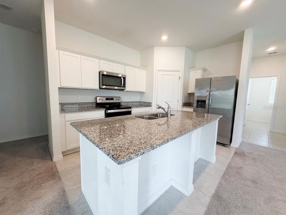 For Rent: $1,925 (3 beds, 2 baths, 1556 Square Feet)