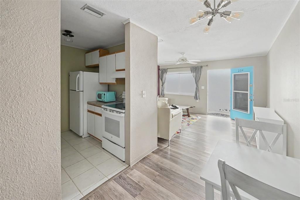 Active With Contract: $50,000 (1 beds, 1 baths, 608 Square Feet)