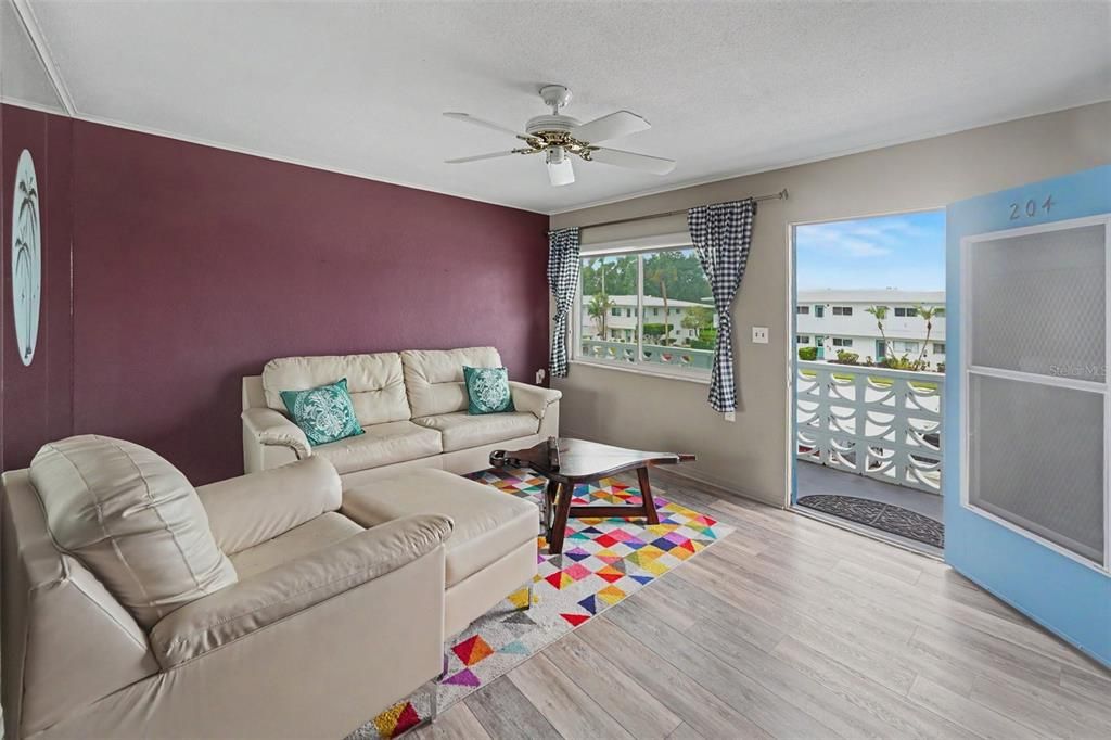 Active With Contract: $50,000 (1 beds, 1 baths, 608 Square Feet)