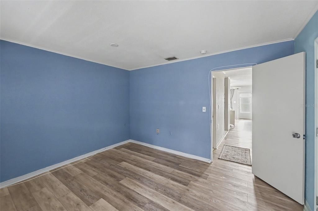 Active With Contract: $50,000 (1 beds, 1 baths, 608 Square Feet)