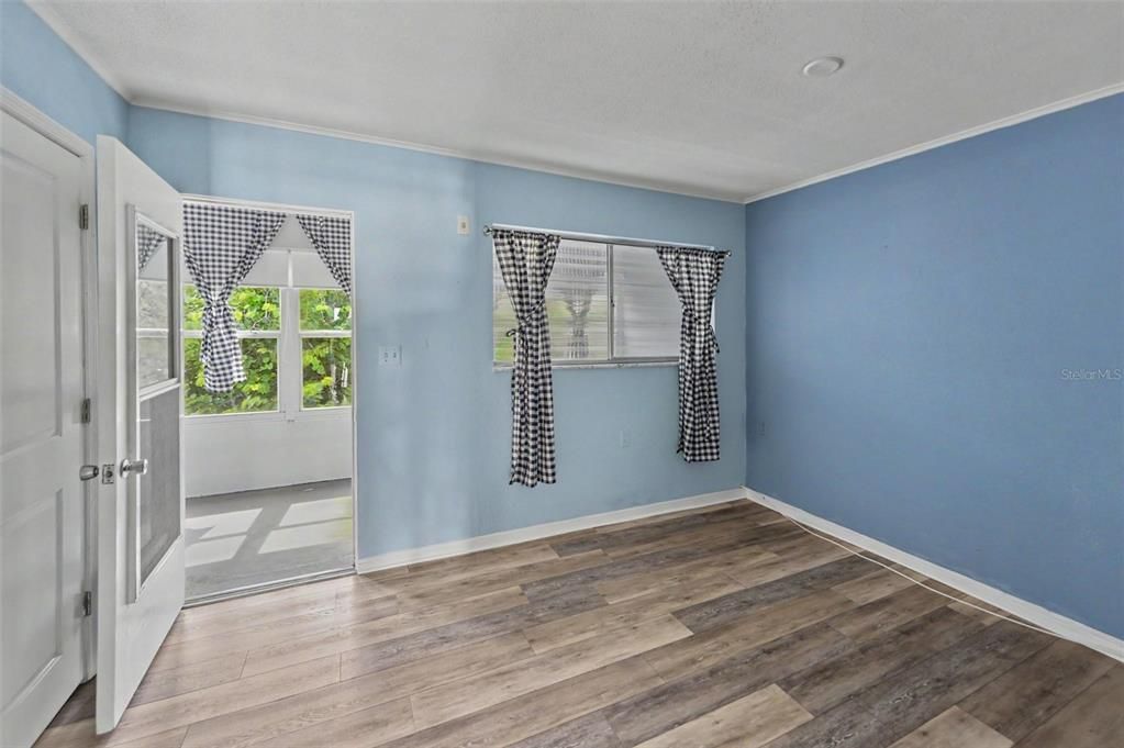 Active With Contract: $50,000 (1 beds, 1 baths, 608 Square Feet)