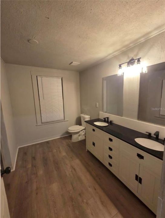 Activo con contrato: $2,250 (4 camas, 3 baños, 1611 Pies cuadrados)