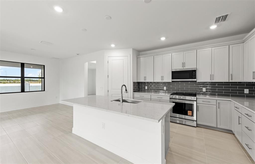 На продажу: $460,000 (4 спален, 3 ванн, 2100 Квадратных фут)