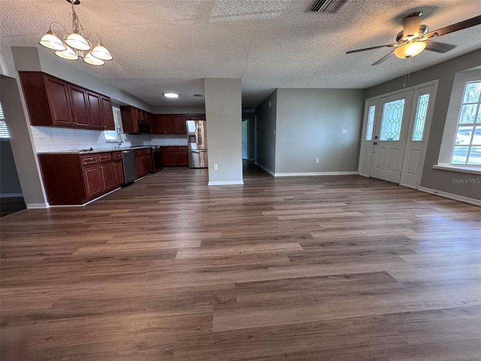 For Rent: $2,400 (4 beds, 2 baths, 1836 Square Feet)