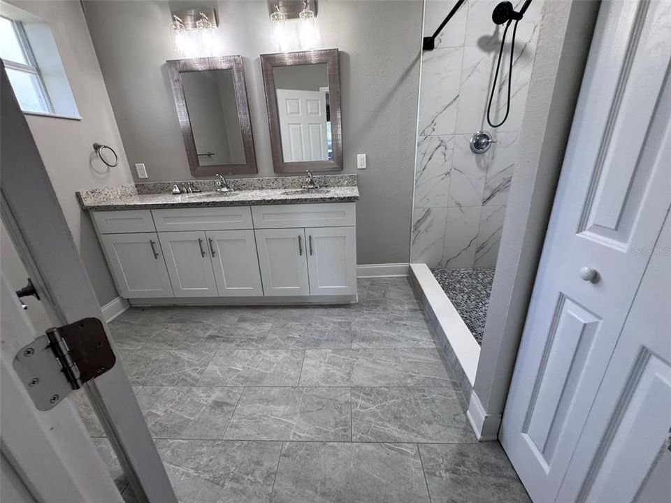 For Rent: $2,400 (4 beds, 2 baths, 1836 Square Feet)