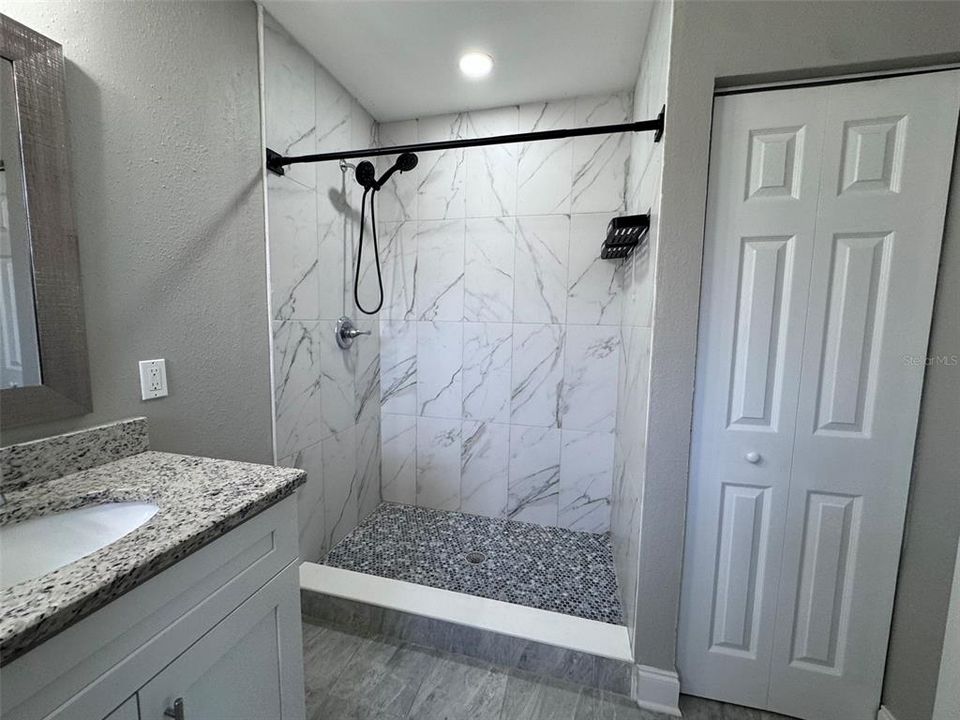 For Rent: $2,400 (4 beds, 2 baths, 1836 Square Feet)