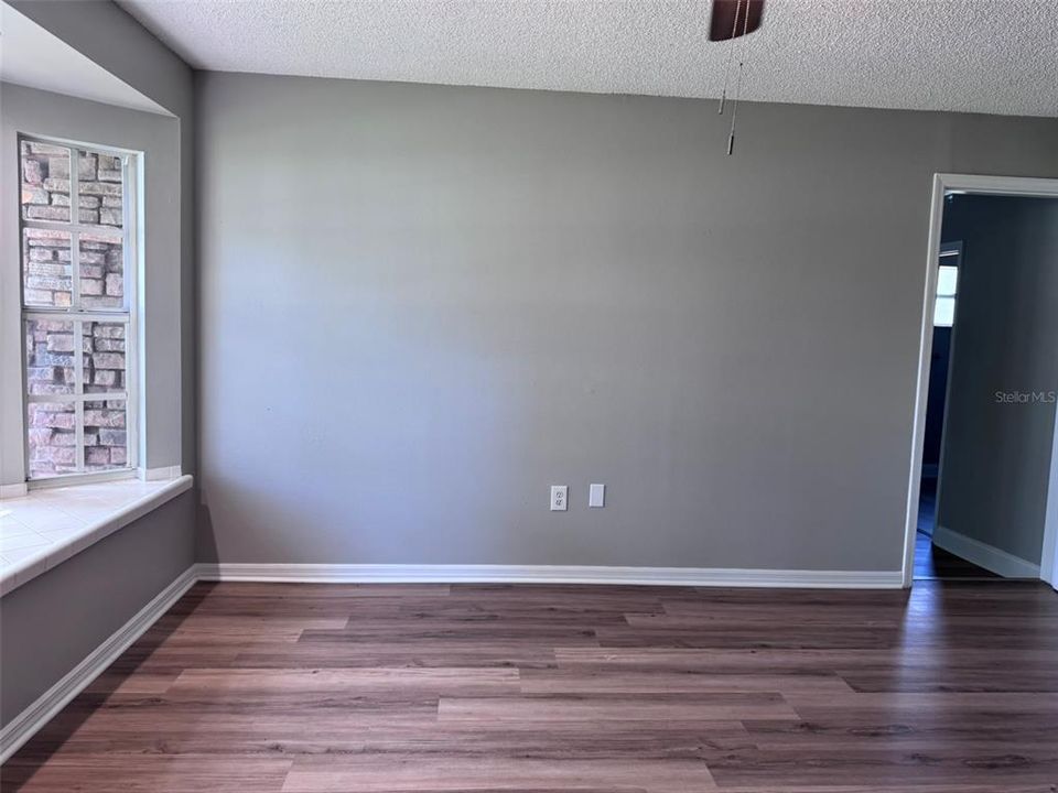 For Rent: $2,400 (4 beds, 2 baths, 1836 Square Feet)