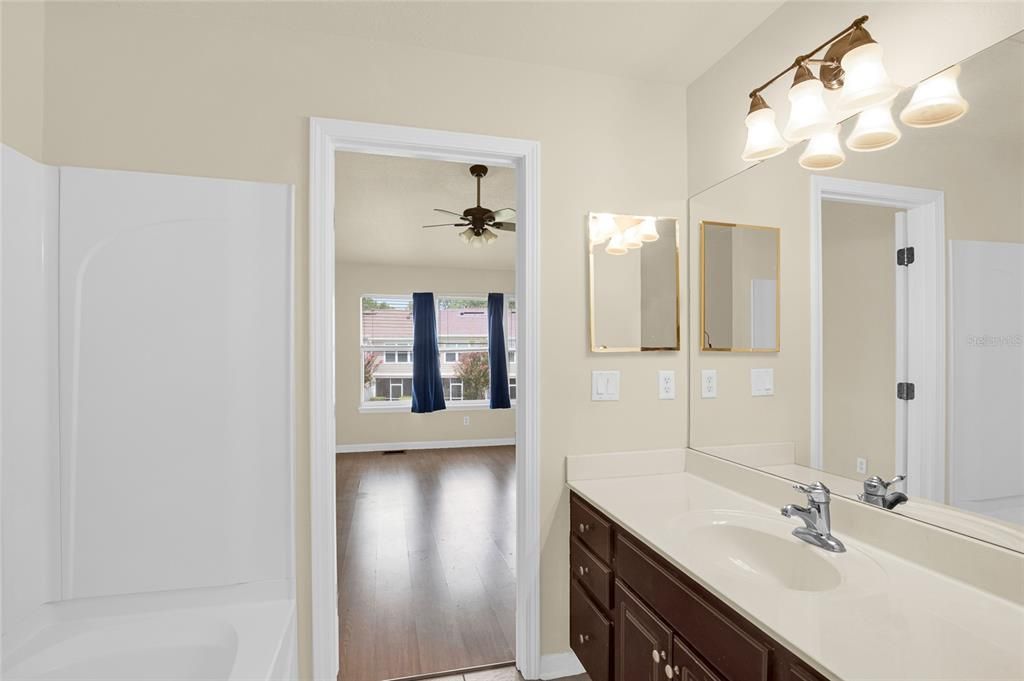 For Sale: $220,000 (2 beds, 2 baths, 1248 Square Feet)