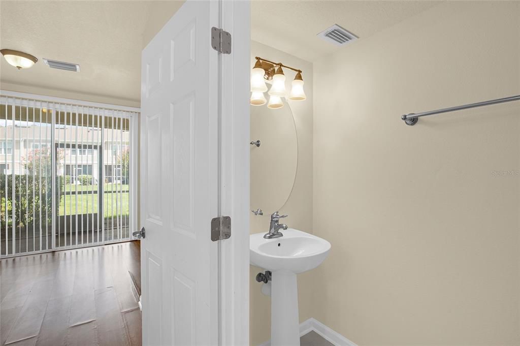 For Sale: $220,000 (2 beds, 2 baths, 1248 Square Feet)