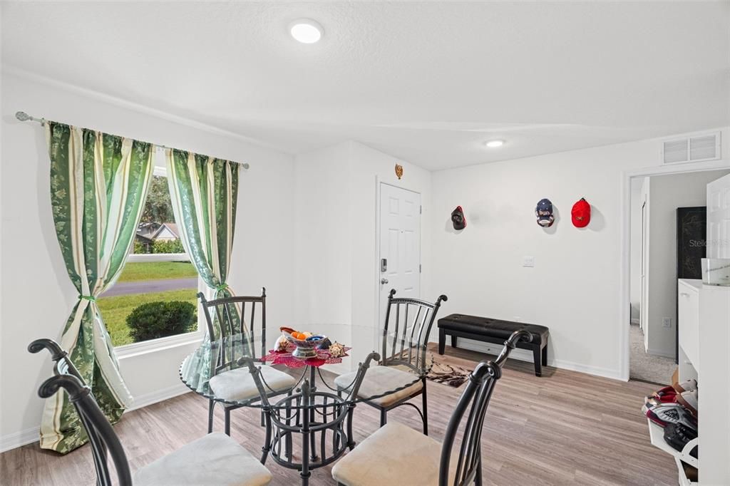 En Venta: $320,000 (4 camas, 2 baños, 1806 Pies cuadrados)