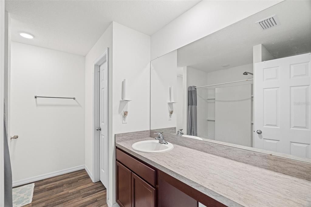 En Venta: $320,000 (4 camas, 2 baños, 1806 Pies cuadrados)