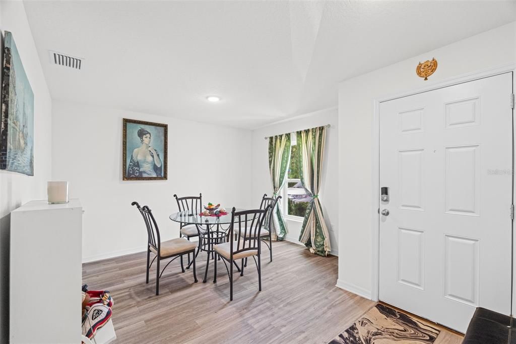 En Venta: $320,000 (4 camas, 2 baños, 1806 Pies cuadrados)