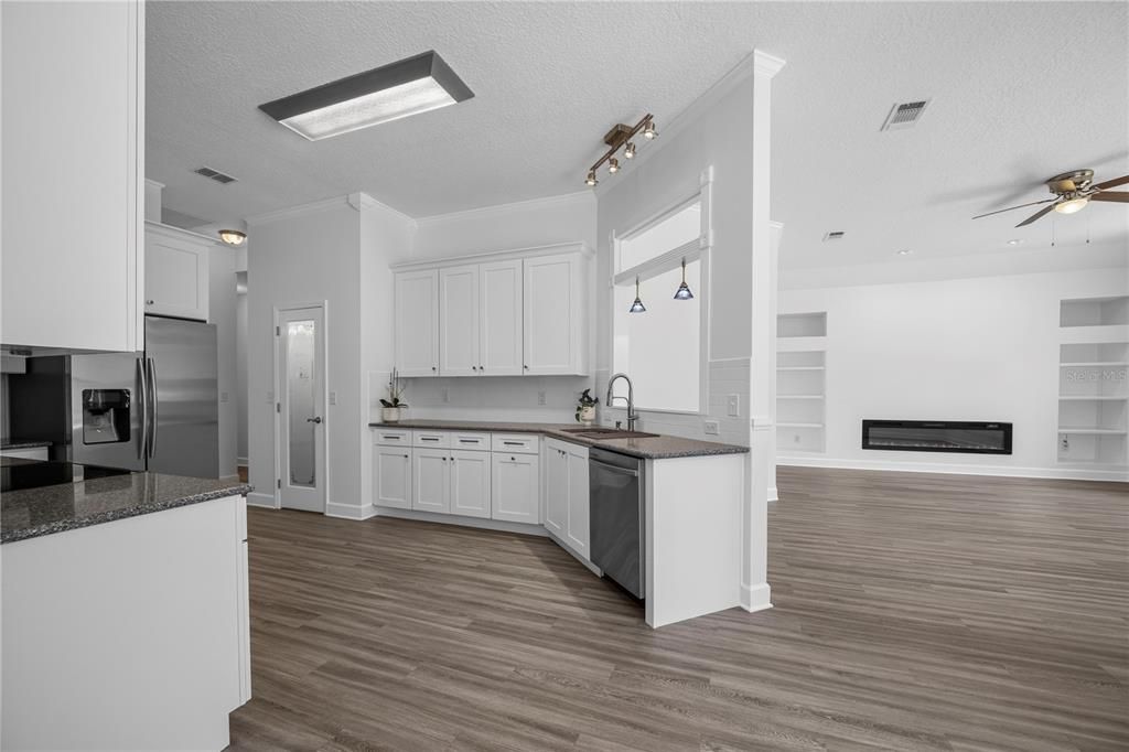 En Venta: $625,000 (4 camas, 3 baños, 2747 Pies cuadrados)
