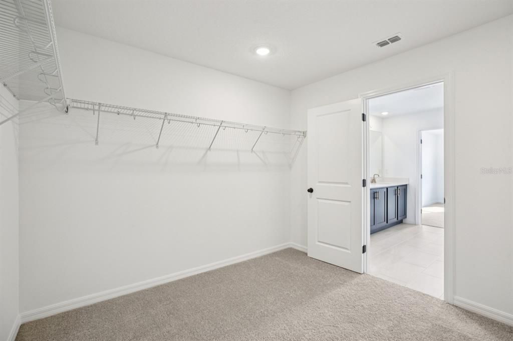 En Venta: $908,142 (5 camas, 4 baños, 3545 Pies cuadrados)