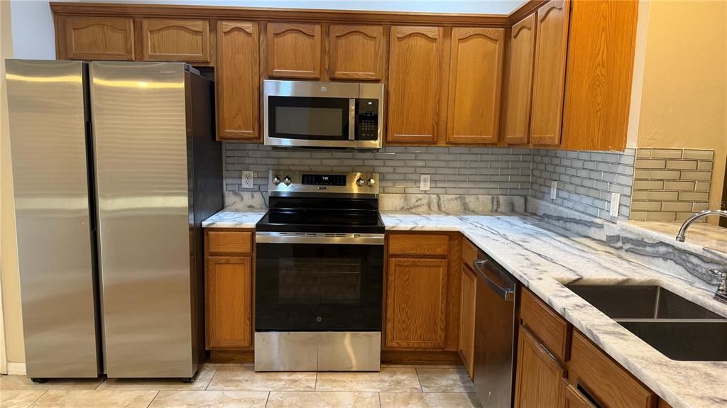 На продажу: $259,900 (3 спален, 2 ванн, 1504 Квадратных фут)