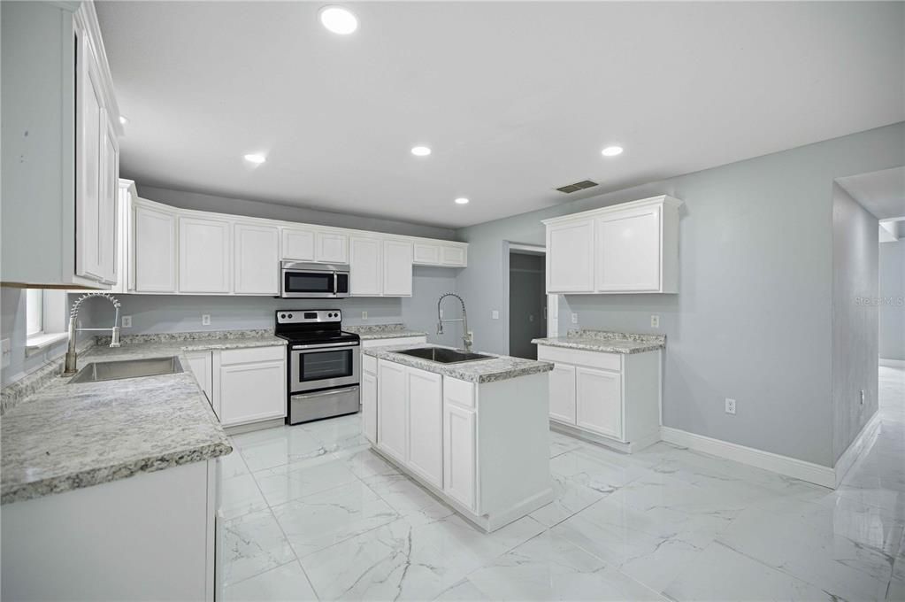 For Sale: $429,900 (6 beds, 4 baths, 3911 Square Feet)