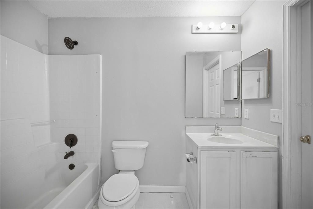 For Sale: $429,900 (6 beds, 4 baths, 3911 Square Feet)