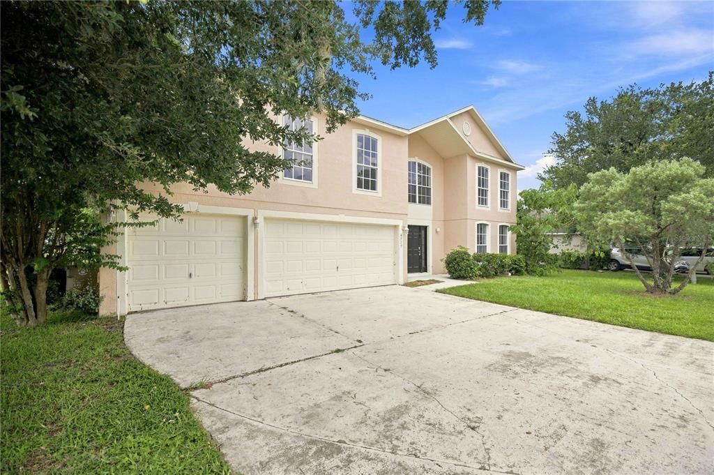For Sale: $429,900 (6 beds, 4 baths, 3911 Square Feet)