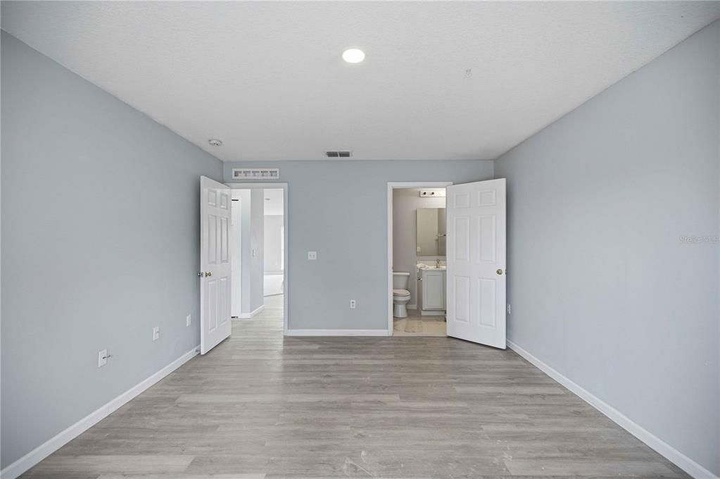 For Sale: $429,900 (6 beds, 4 baths, 3911 Square Feet)