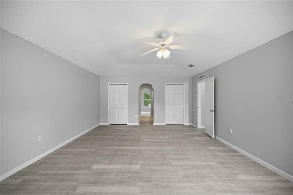 For Sale: $429,900 (6 beds, 4 baths, 3911 Square Feet)