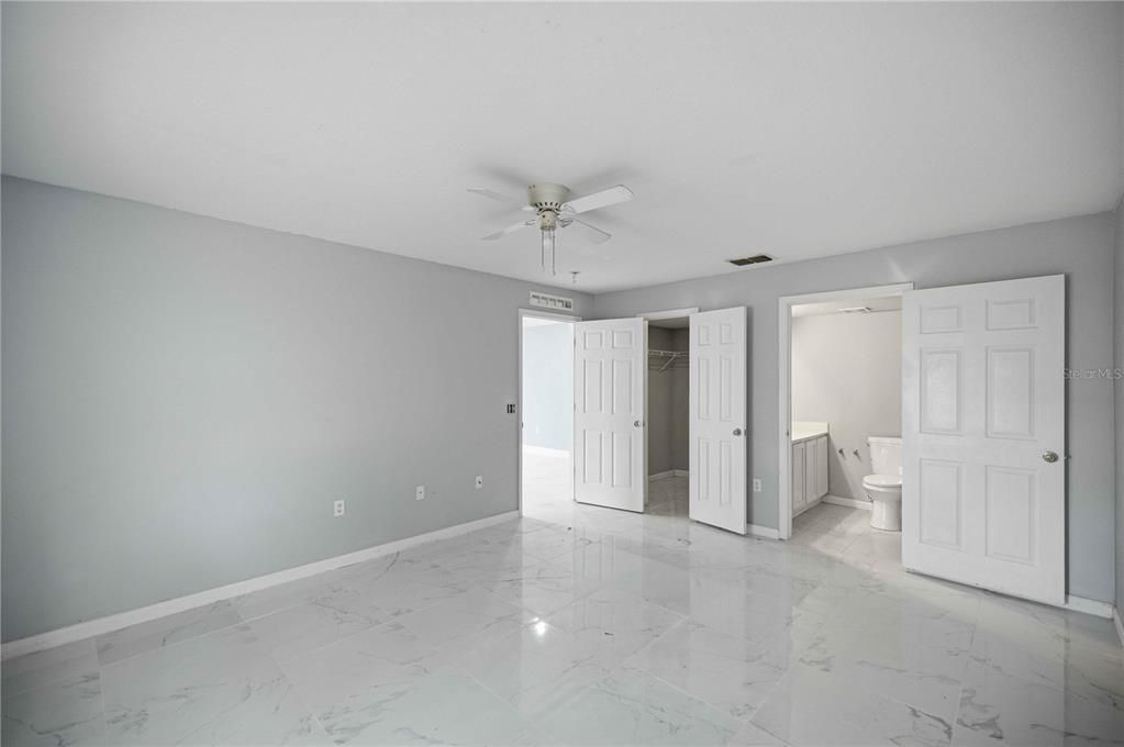 For Sale: $429,900 (6 beds, 4 baths, 3911 Square Feet)