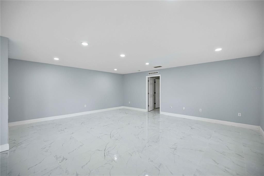 For Sale: $429,900 (6 beds, 4 baths, 3911 Square Feet)