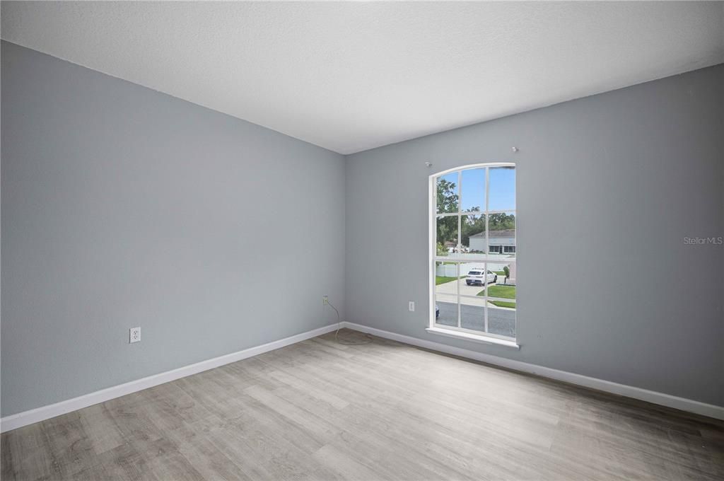 For Sale: $429,900 (6 beds, 4 baths, 3911 Square Feet)