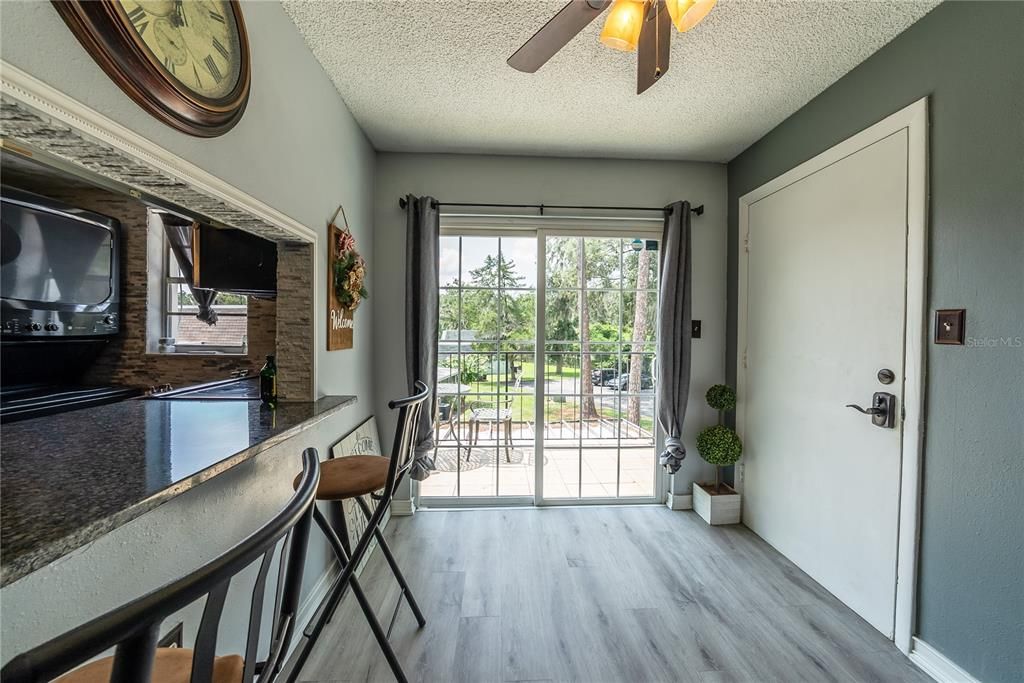 For Sale: $150,000 (2 beds, 1 baths, 891 Square Feet)