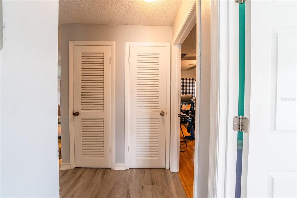 For Sale: $150,000 (2 beds, 1 baths, 891 Square Feet)