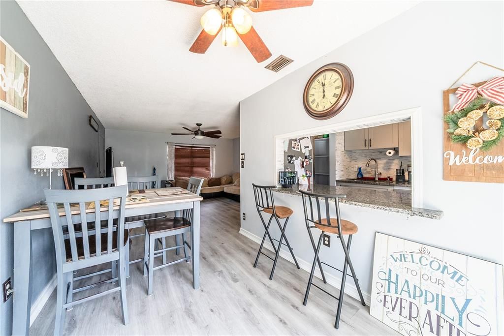 For Sale: $150,000 (2 beds, 1 baths, 891 Square Feet)