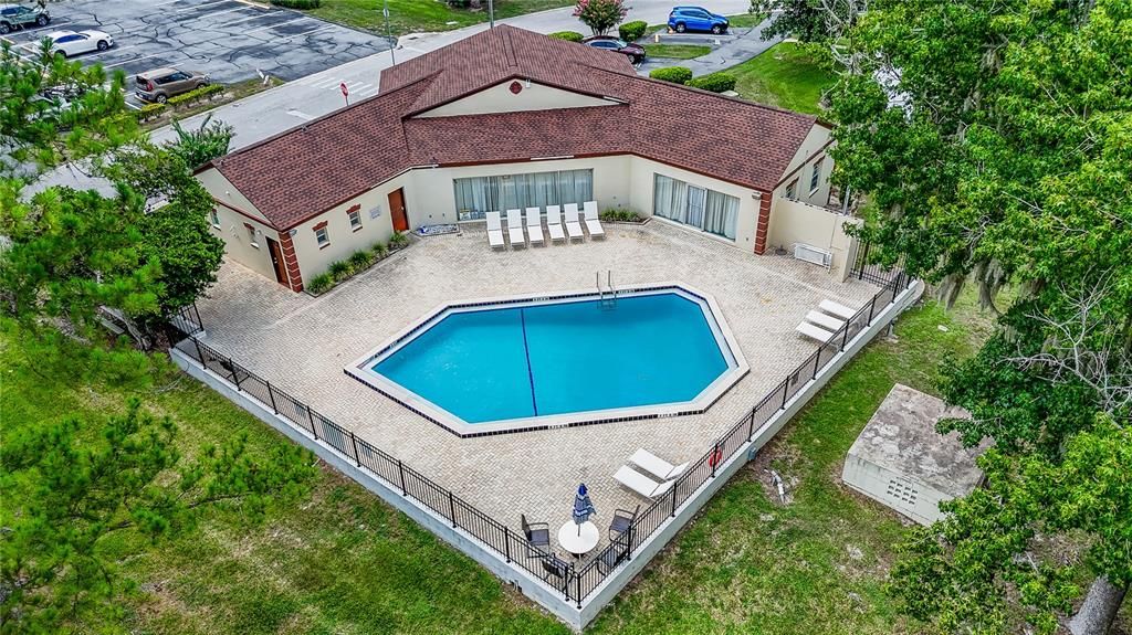 For Sale: $150,000 (2 beds, 1 baths, 891 Square Feet)