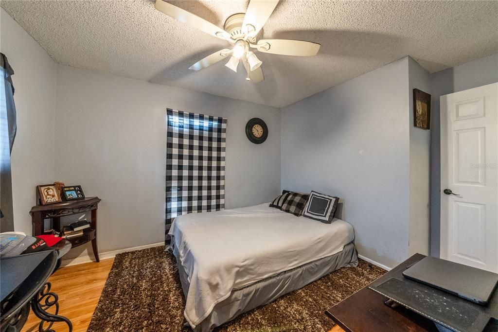 For Sale: $150,000 (2 beds, 1 baths, 891 Square Feet)
