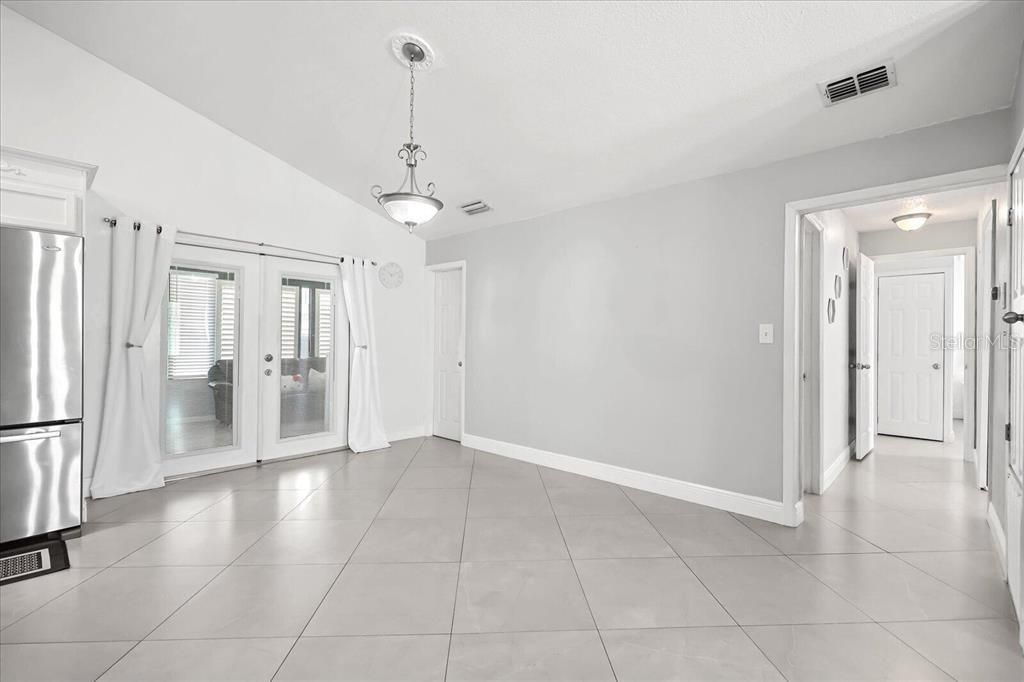 For Rent: $2,200 (3 beds, 2 baths, 1.52 Square Feet)