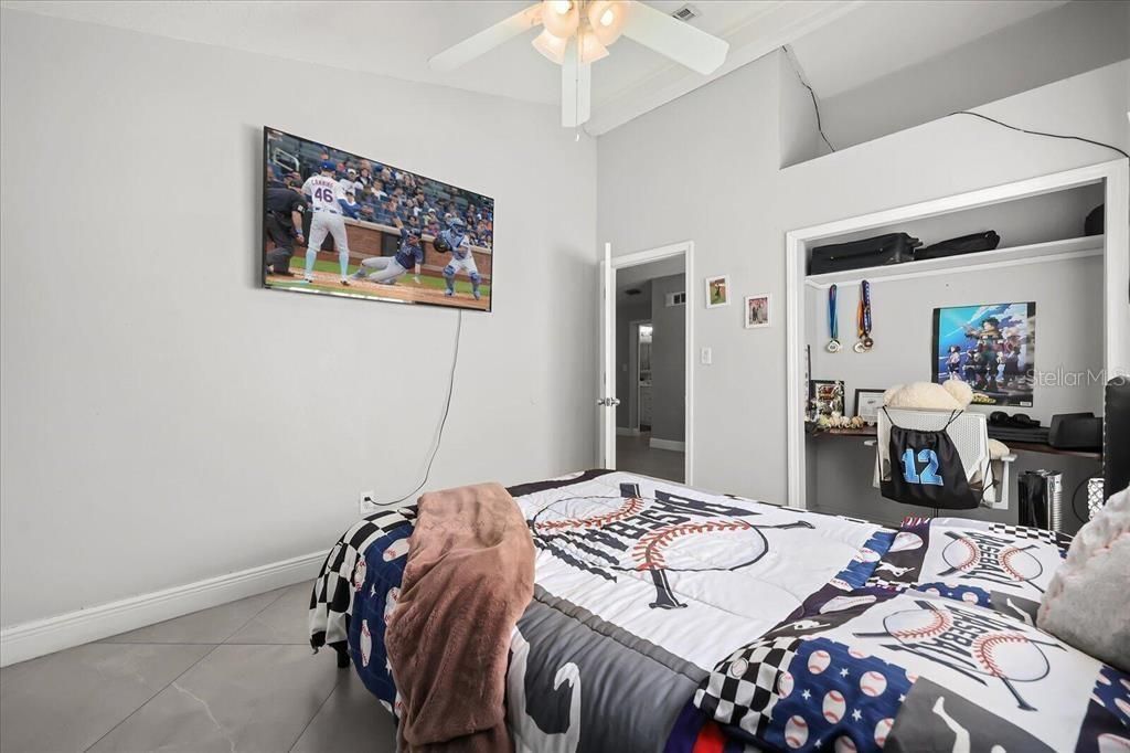 For Rent: $2,200 (3 beds, 2 baths, 1.52 Square Feet)