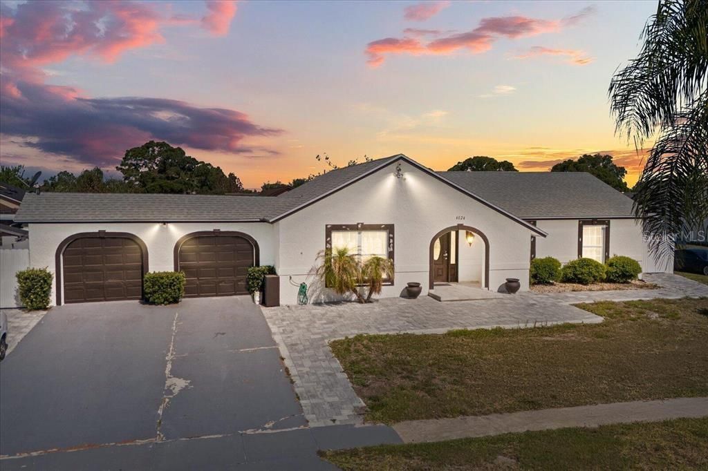 For Rent: $2,200 (3 beds, 2 baths, 1.52 Square Feet)