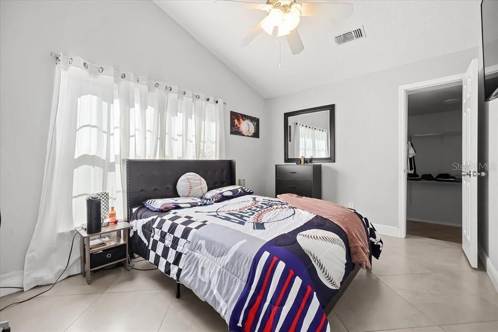 For Rent: $2,200 (3 beds, 2 baths, 1.52 Square Feet)