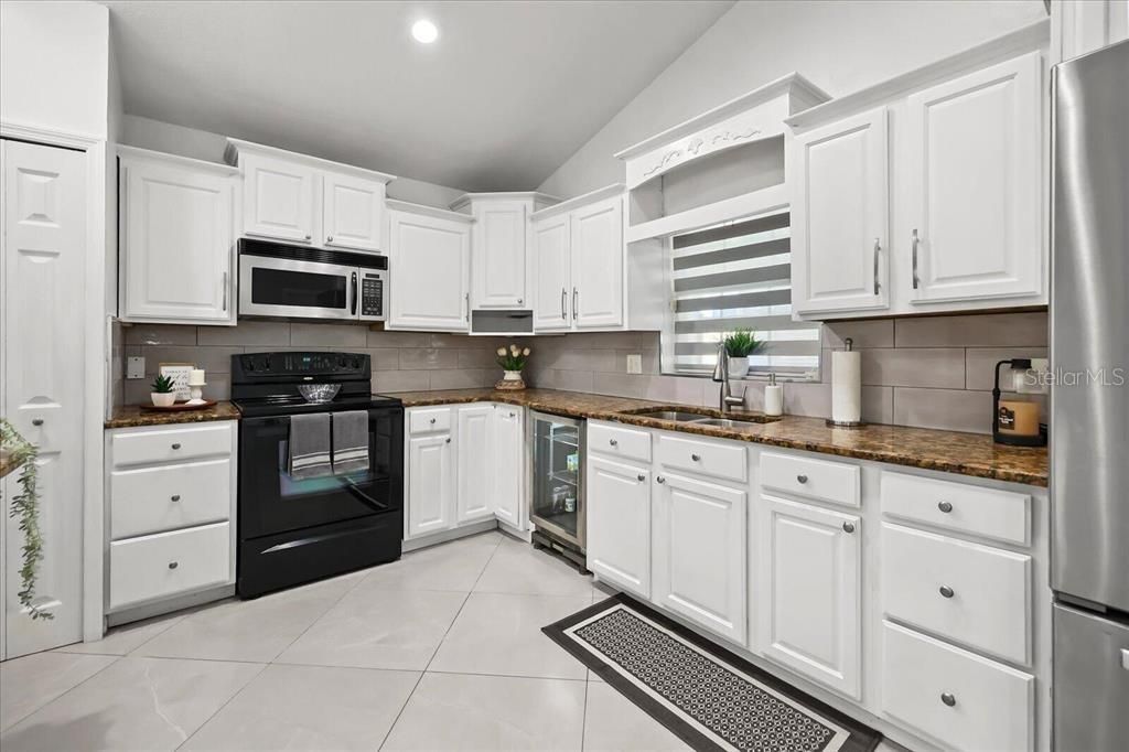 For Rent: $2,200 (3 beds, 2 baths, 1.52 Square Feet)