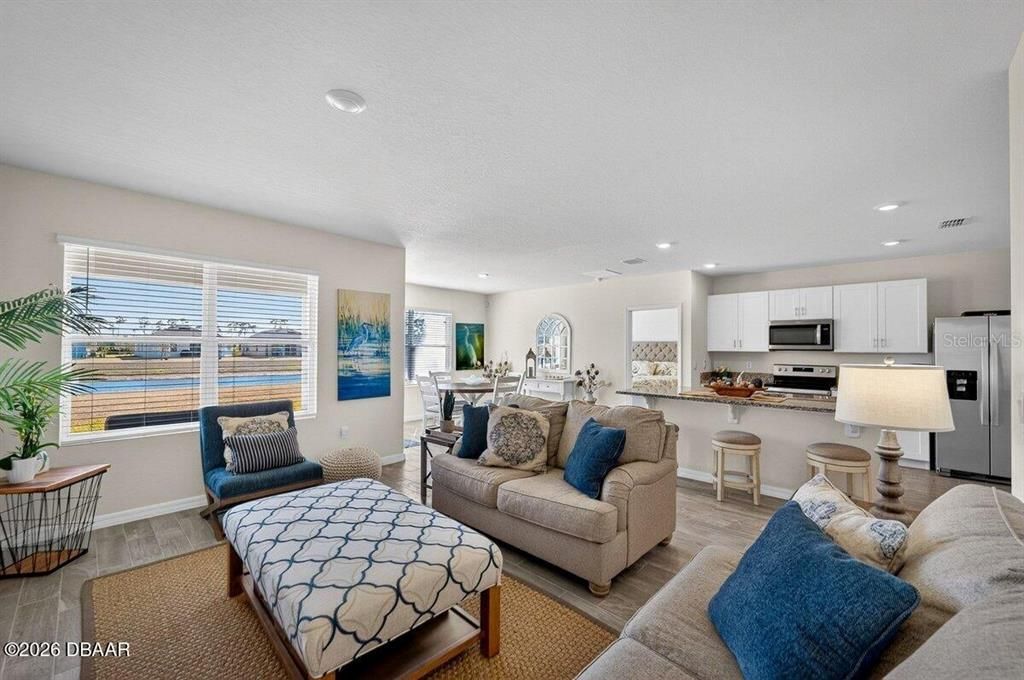 For Sale: $345,900 (3 beds, 2 baths, 1672 Square Feet)