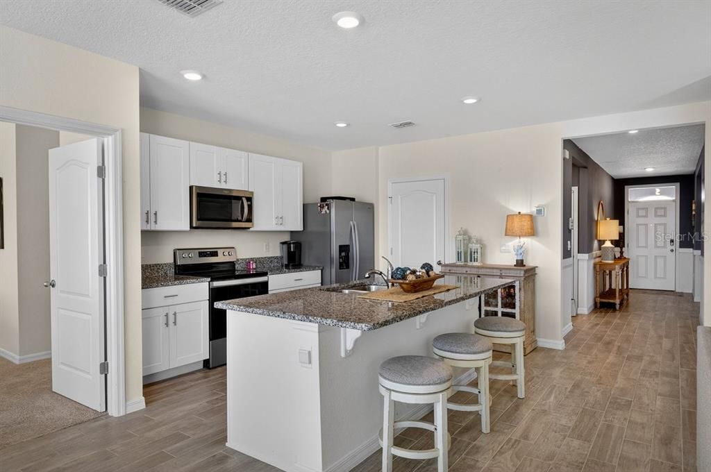 For Sale: $345,900 (3 beds, 2 baths, 1672 Square Feet)
