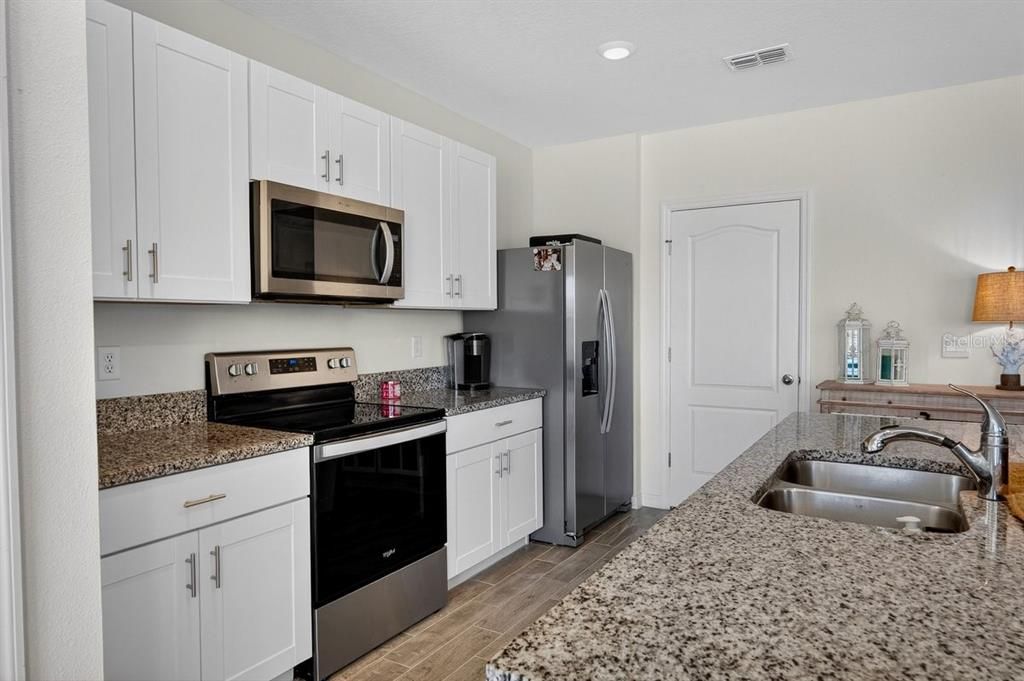 For Sale: $345,900 (3 beds, 2 baths, 1672 Square Feet)