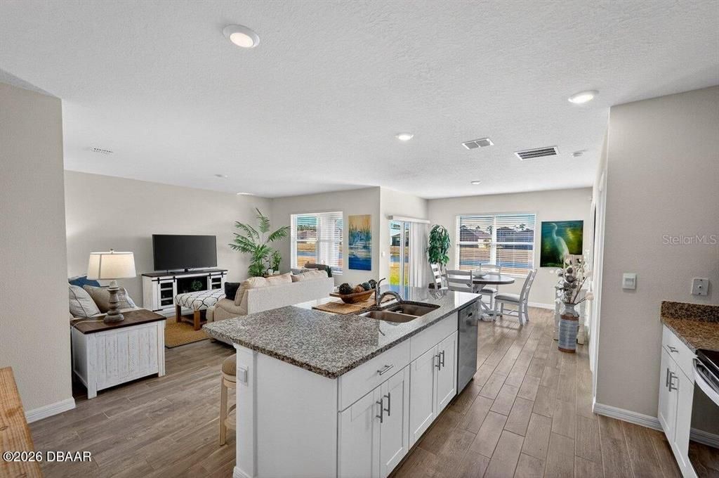For Sale: $345,900 (3 beds, 2 baths, 1672 Square Feet)