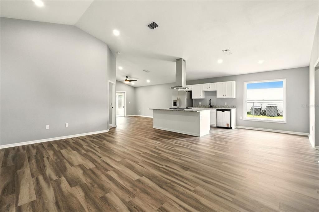 For Sale: $284,900 (3 beds, 2 baths, 1559 Square Feet)