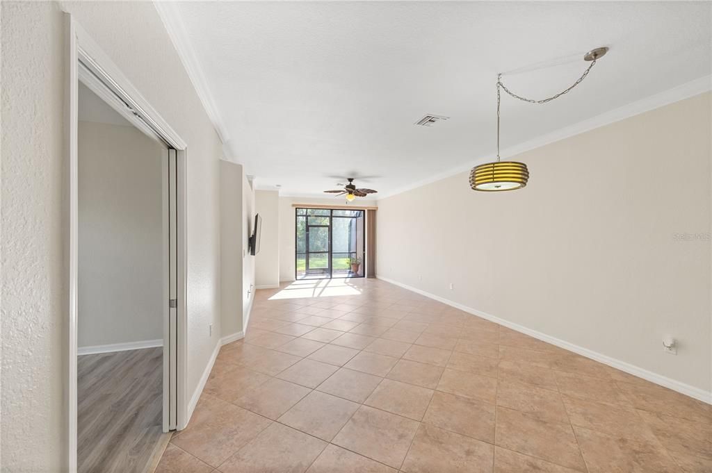 For Rent: $2,300 (3 beds, 2 baths, 1420 Square Feet)