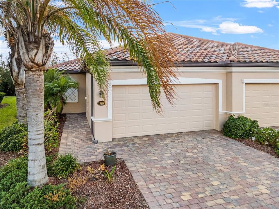 For Rent: $2,300 (3 beds, 2 baths, 1420 Square Feet)