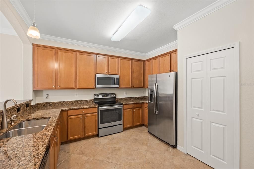For Rent: $2,300 (3 beds, 2 baths, 1420 Square Feet)