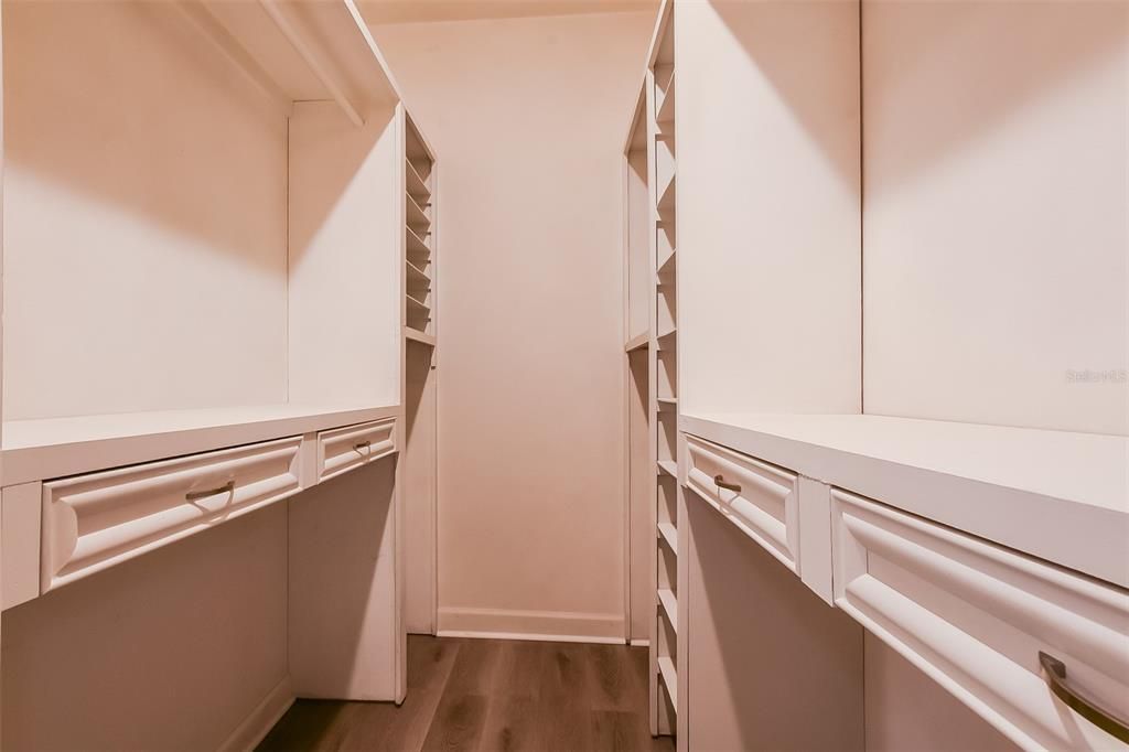 Под контрактом: $399,900 (3 спален, 2 ванн, 1857 Квадратных фут)