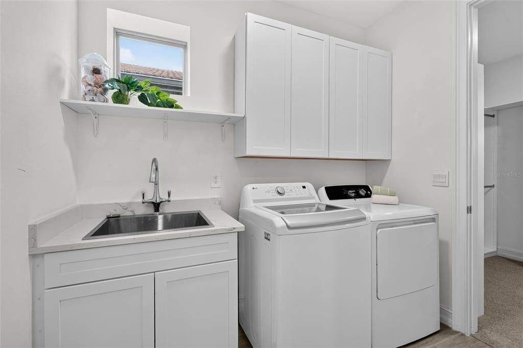 Activo con contrato: $610,000 (3 camas, 2 baños, 2214 Pies cuadrados)