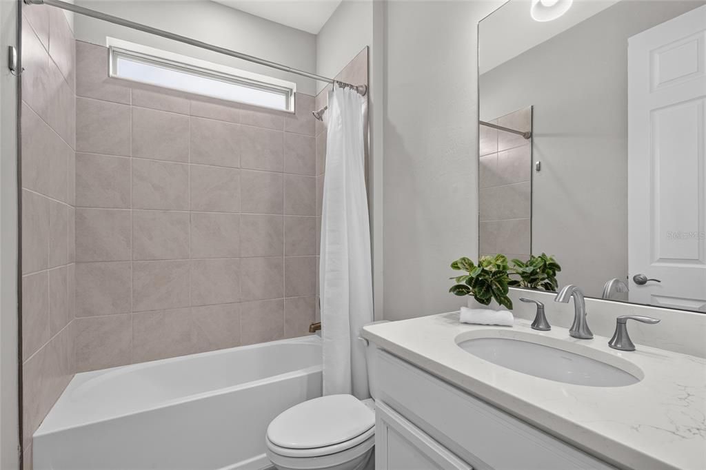 Activo con contrato: $610,000 (3 camas, 2 baños, 2214 Pies cuadrados)