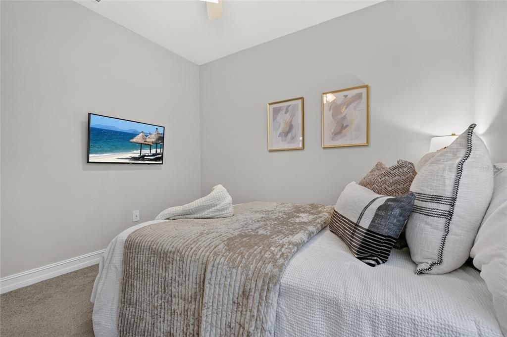 Activo con contrato: $610,000 (3 camas, 2 baños, 2214 Pies cuadrados)